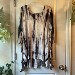 Black and cream tie dye flowy tunic